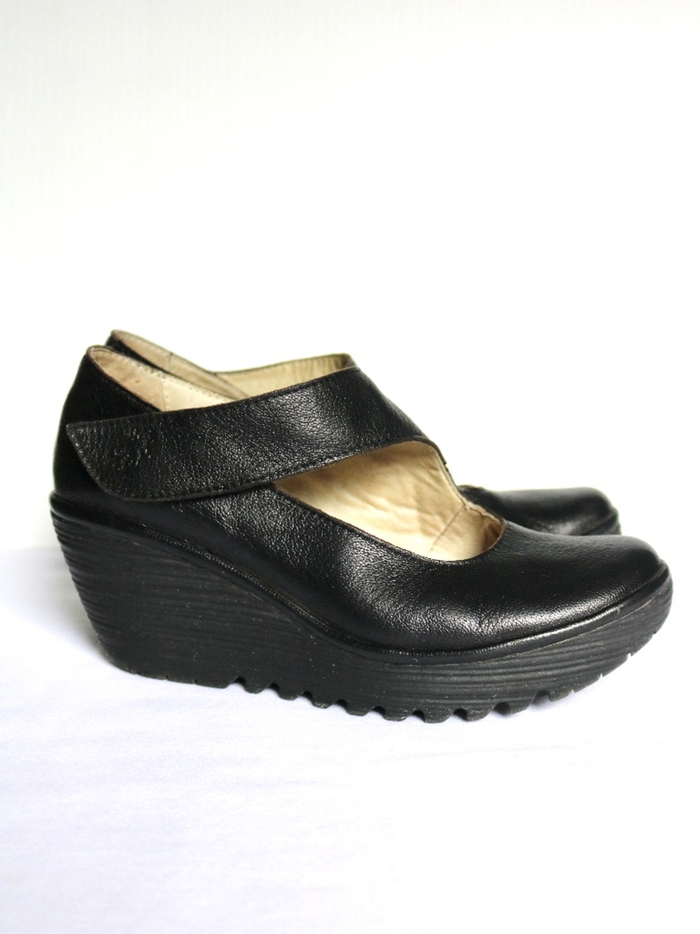 FLY LONDON Black Leather Wedge Heels Shoes Women's 39 Velcro Closure Summer